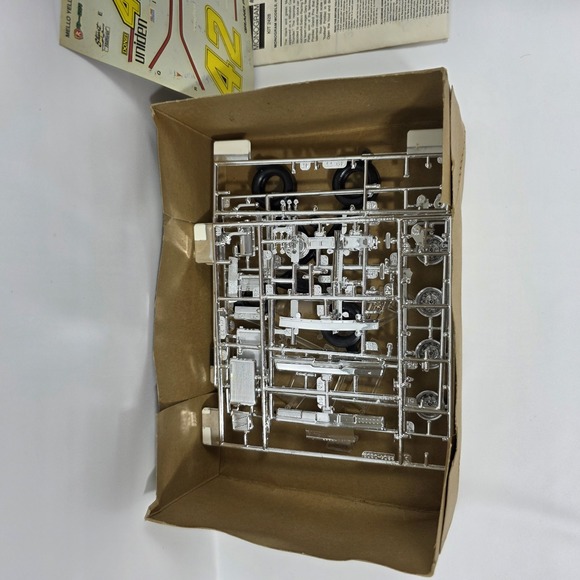 Monogram Model 2428 Kyle Petty Nascar Mellow Yellow Stock Car  1:24 Sealed 1991 - Picture 8 of 11